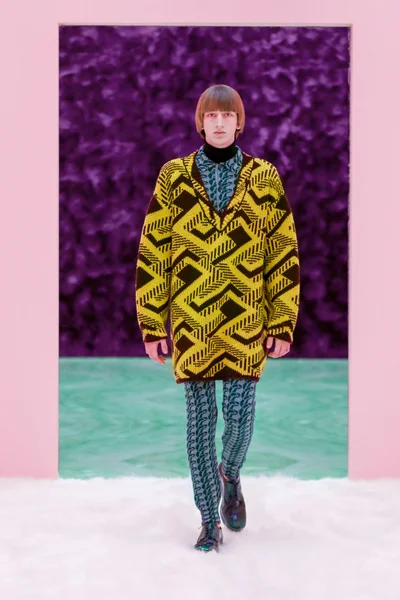 Look 17